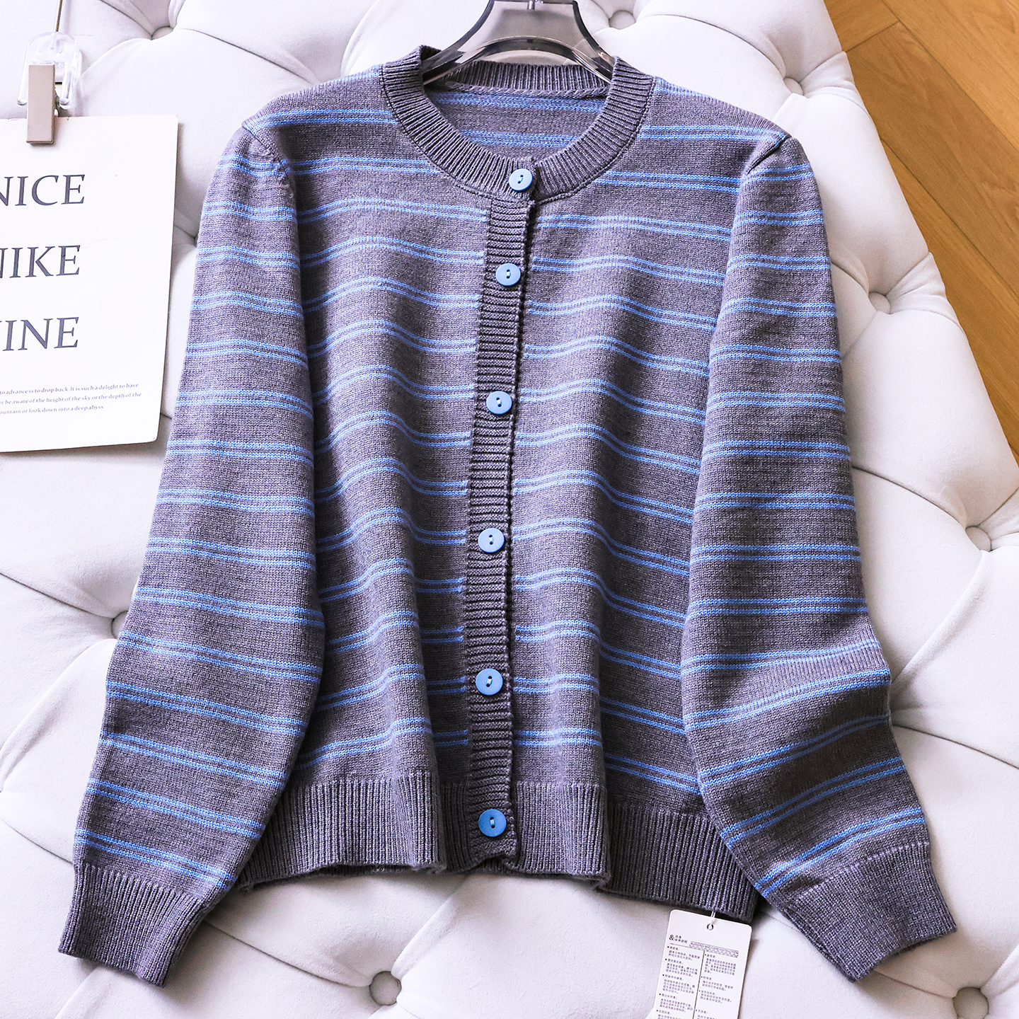 灰色条纹宽松显瘦圆领毛衣外套女