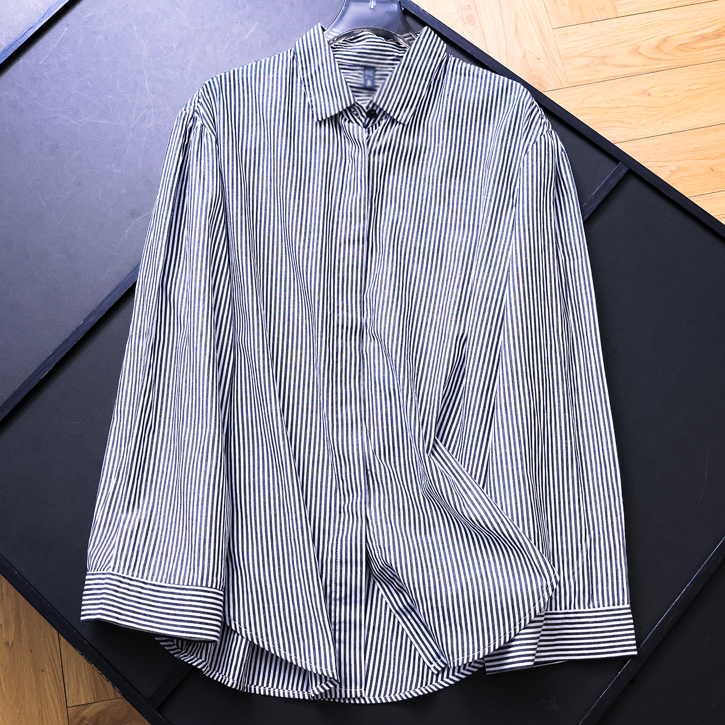 简约撞色条纹翻领宽松中长款衬衫