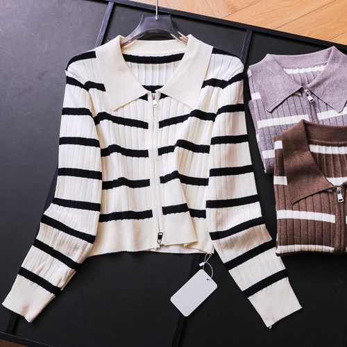 撞色条纹双向拉链门襟显瘦毛衣女