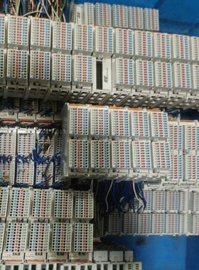 模块KM1002成色非常漂亮 底部扣子完好 当配件处理 有用