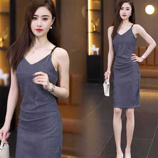 黑色显瘦打底吊带裙子夏季女收腰时尚包臀裙V领高级感气质连衣裙