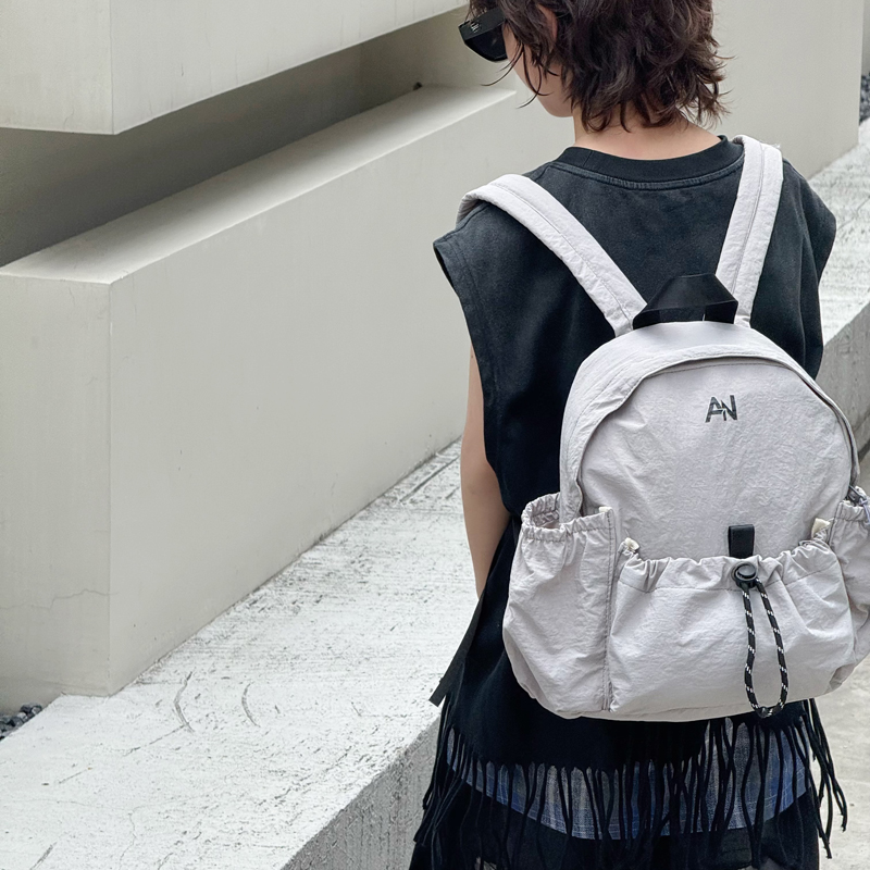 新款多巴胺撞色时尚男女孩双肩包