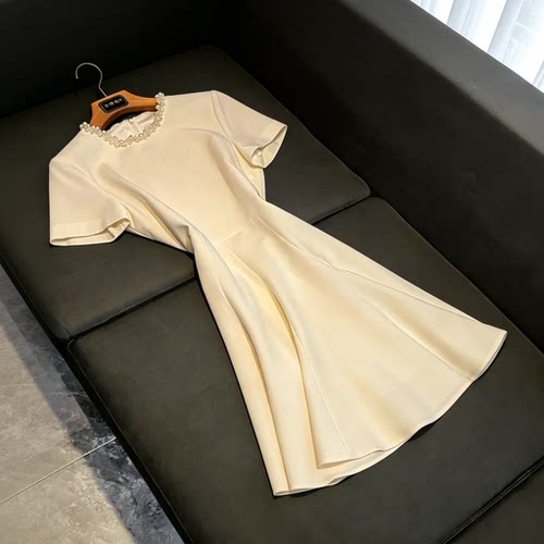 赫本风法式珍珠领连衣裙2026早秋新款收腰短袖优雅气质裙女P774