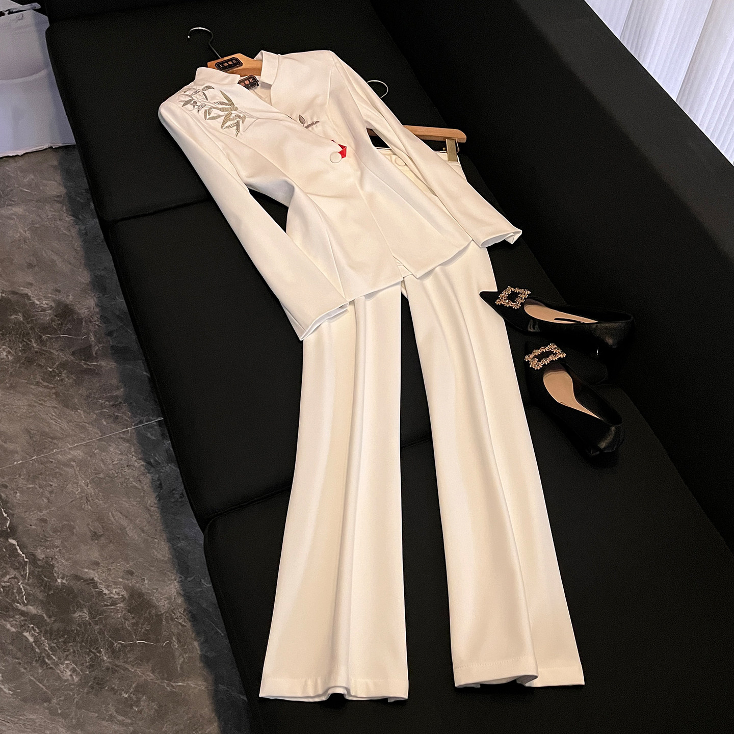 2026夏季新款白色刺绣立领收腰西服两件套女轻熟风职业装CP305