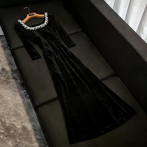 轻奢风黑色丝绒连衣裙女长袖钉珠修身高级感气质礼服裙收腰EZ162