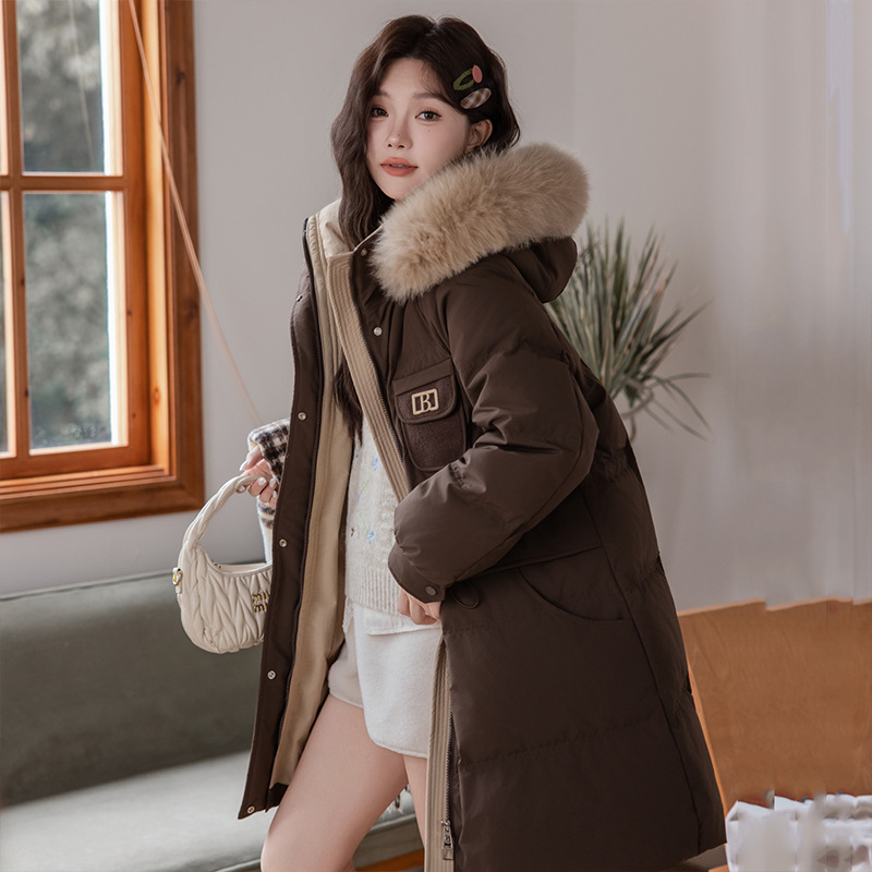 宽松大码羽绒服女200斤胖mm加肥加大230中长款保暖冬季收腰厚外套