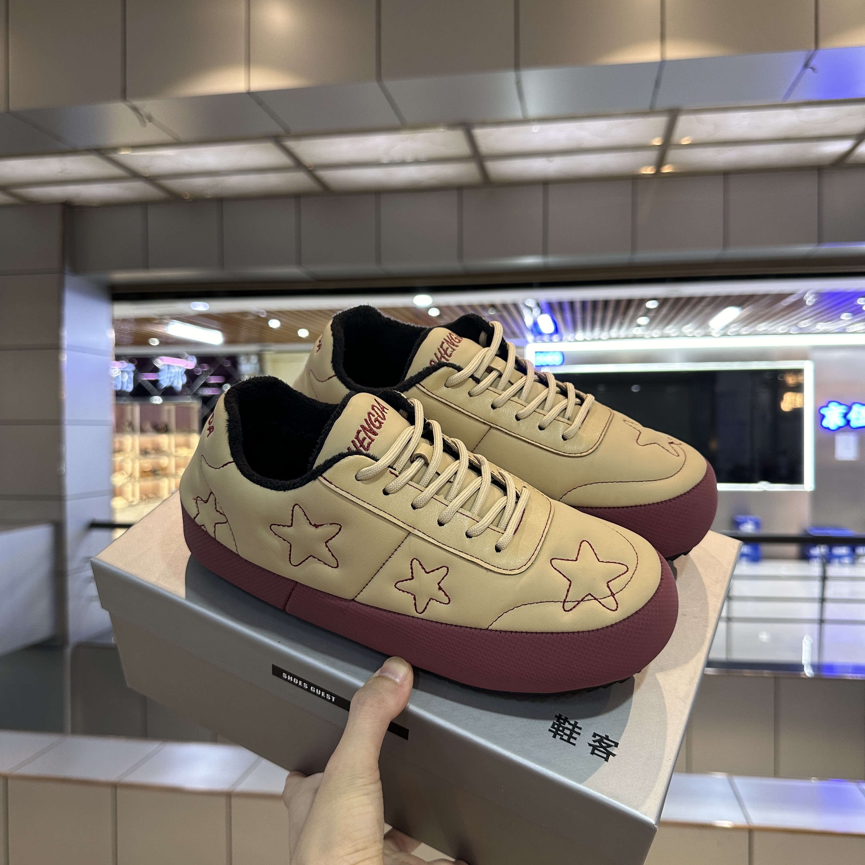 网红男鞋简约字母面包加绒保暖