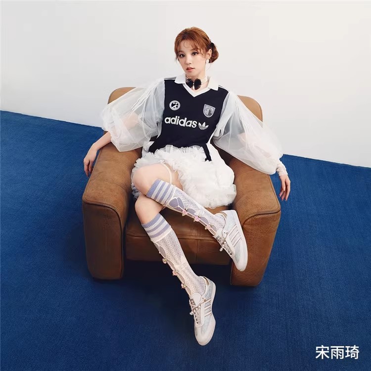 阿迪达斯三叶草宋雨琦同款R3CD工字褶拼接运动足球衫短袖JZ6783