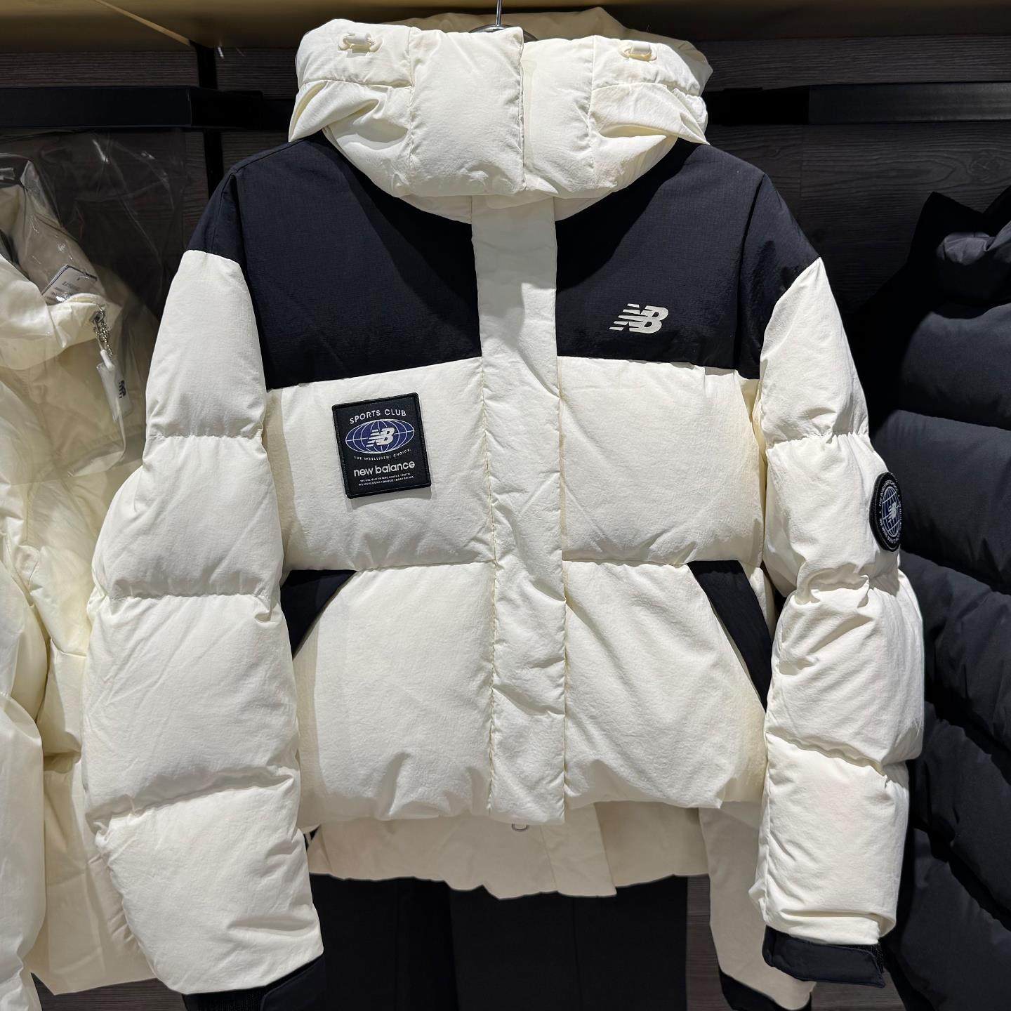 New Balance 25年冬款女子运动休闲鸭绒连帽保暖羽绒服 NPF42702