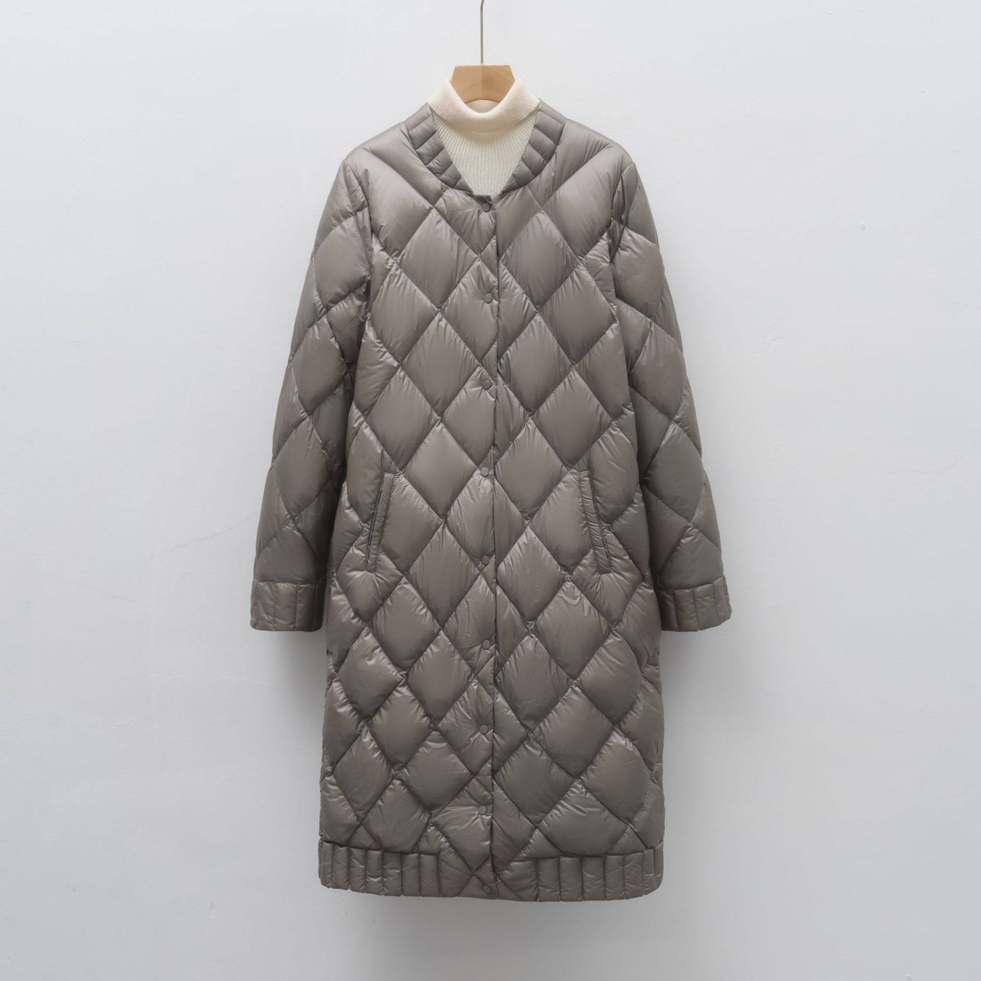 平湖驰新女式90绒轻薄羽绒圆领菱形格中长款女装轻薄款羽绒服