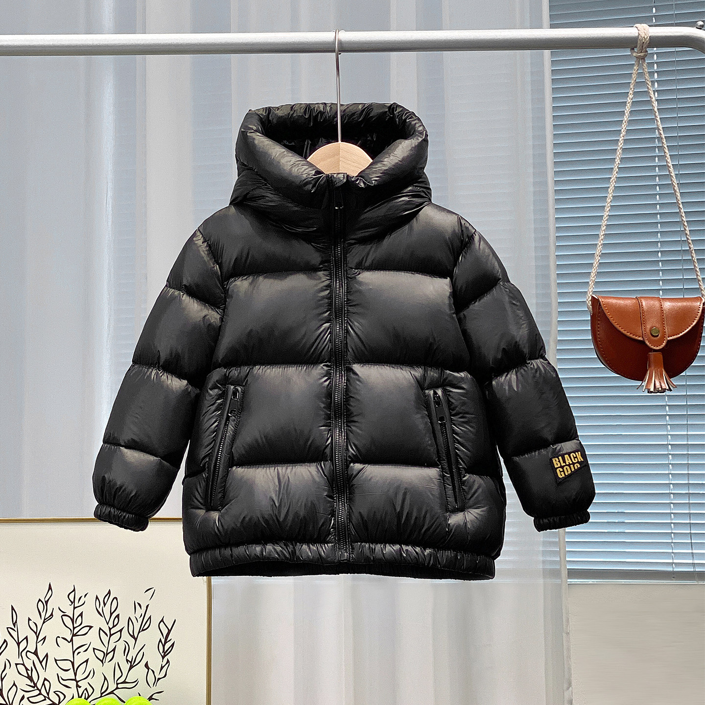 白鸭绒2026儿童黑金面包羽绒服