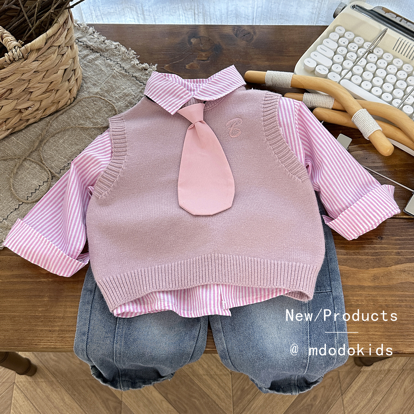 送领带~粉色奶帅毛衣三件套