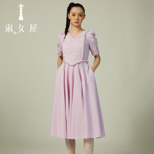 跳舞的公主。莉娜巴黎公主连衣裙