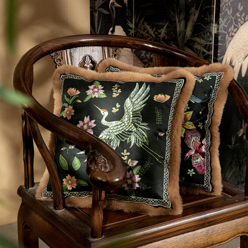 中式复古天鹅绒高级绒边抱枕氛围感国风沙发靠枕黑色宫廷高档靠垫