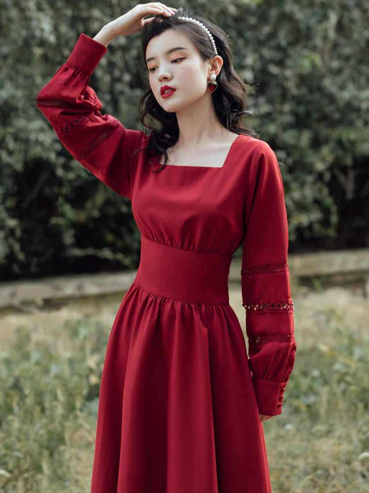 봄 2024 여성 가을을위한 새로운 프랑스 복고풍 세련된 디자인 스트랩 허리 중공 긴팔 드레스