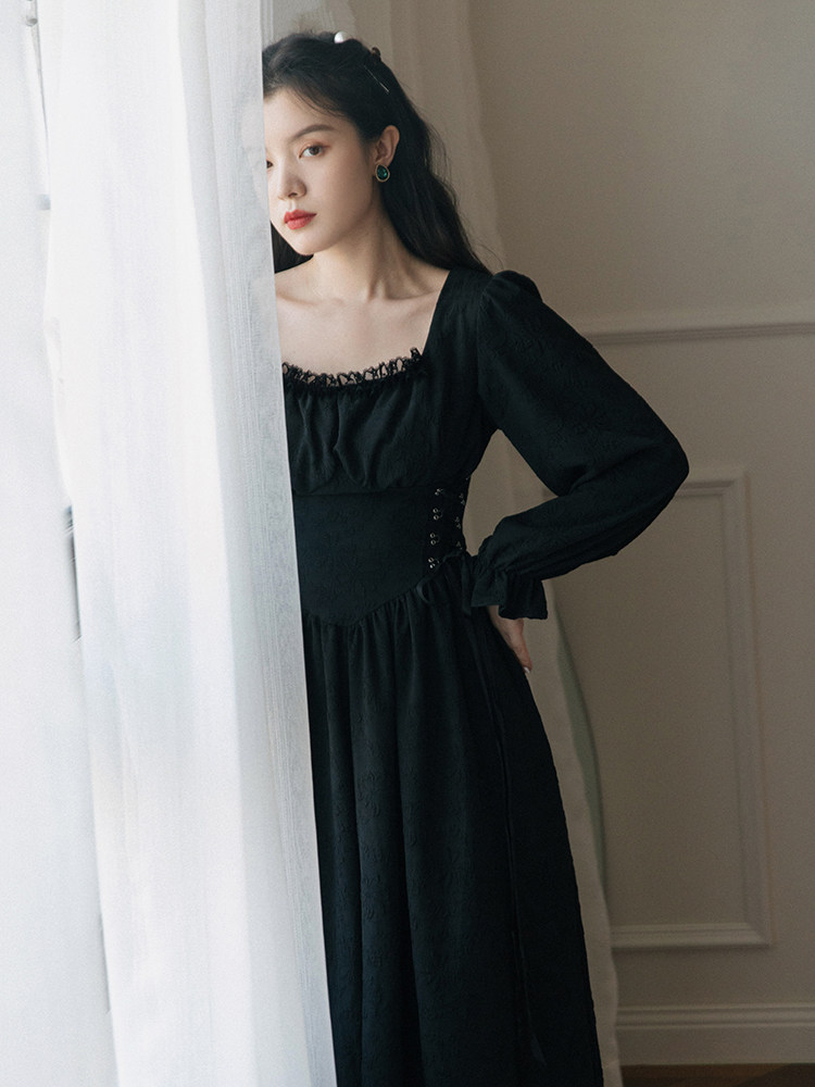 봄 2024 새로운 스타일 프랑스 복고풍 디자인 레이스 스퀘어 넥 스트랩 허리 긴팔 여성을위한 자카드 드레스
