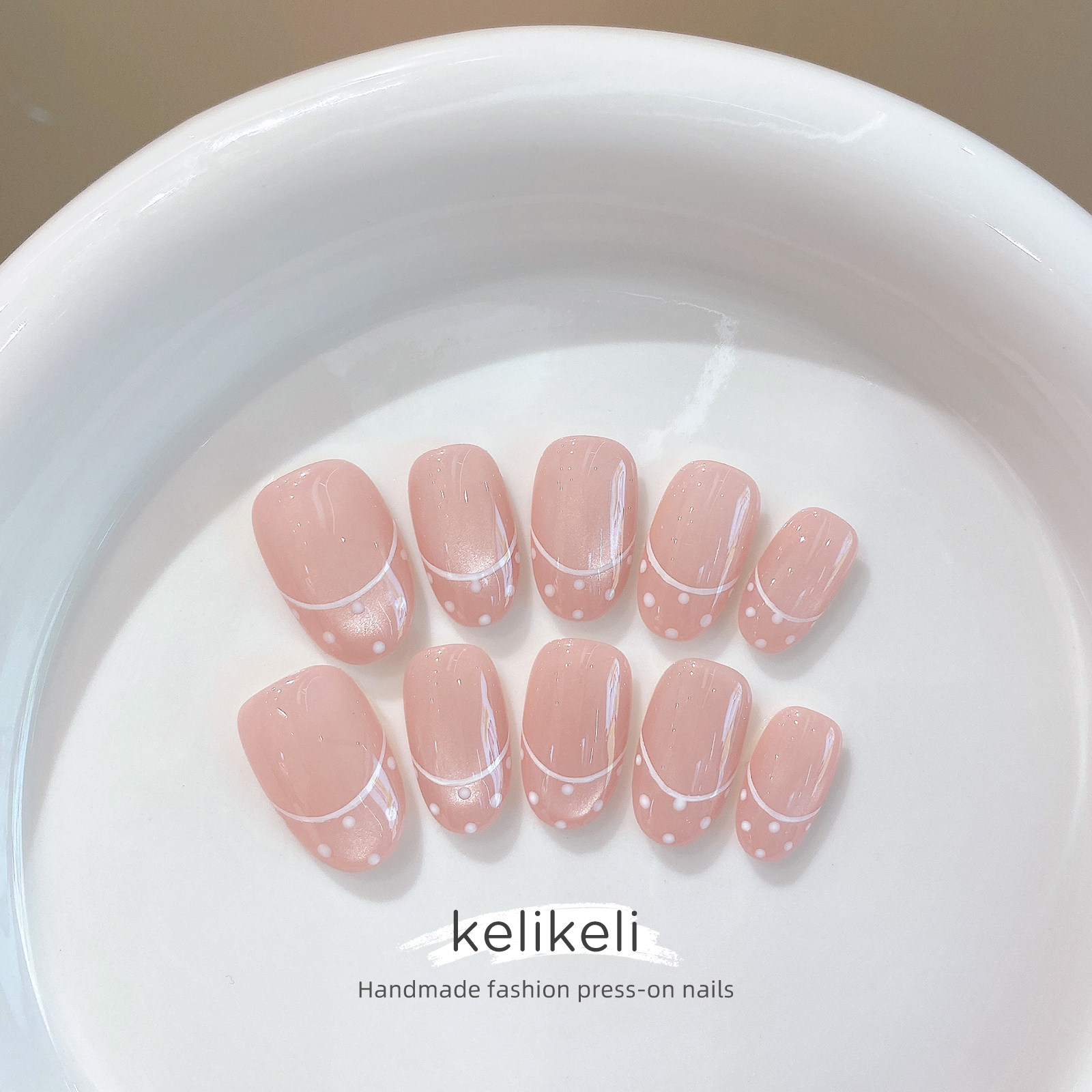 2026新款波点法式猫眼纯手工美甲穿戴甲高级感短款裸粉色指甲贴片