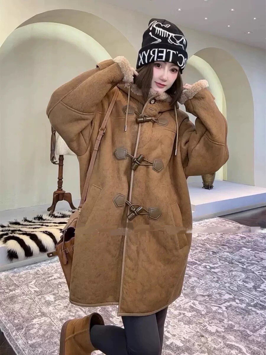 海宁2024新款皮毛一体外套 女士羊羔绒真皮草
