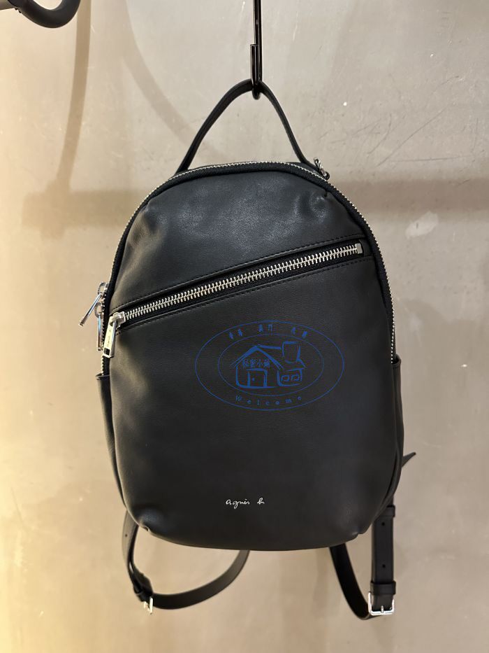 香港專櫃代購agnes b.時尚純色品牌Logo真皮雙肩包女包 24春夏新