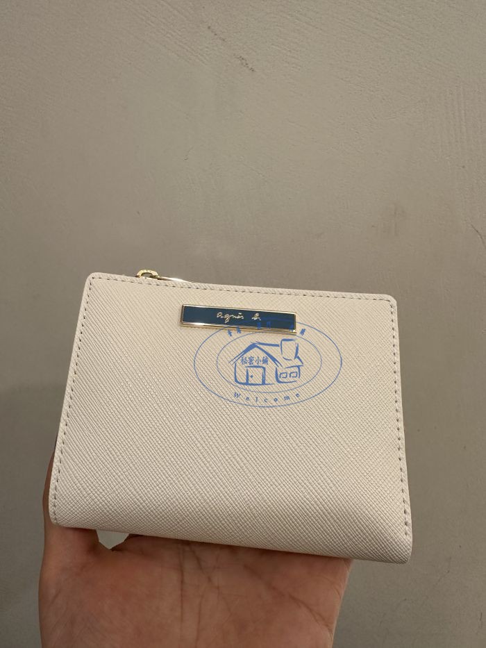 香港专柜代购agnes b.品牌logo十字纹真皮女短款搭扣钱包 24秋冬