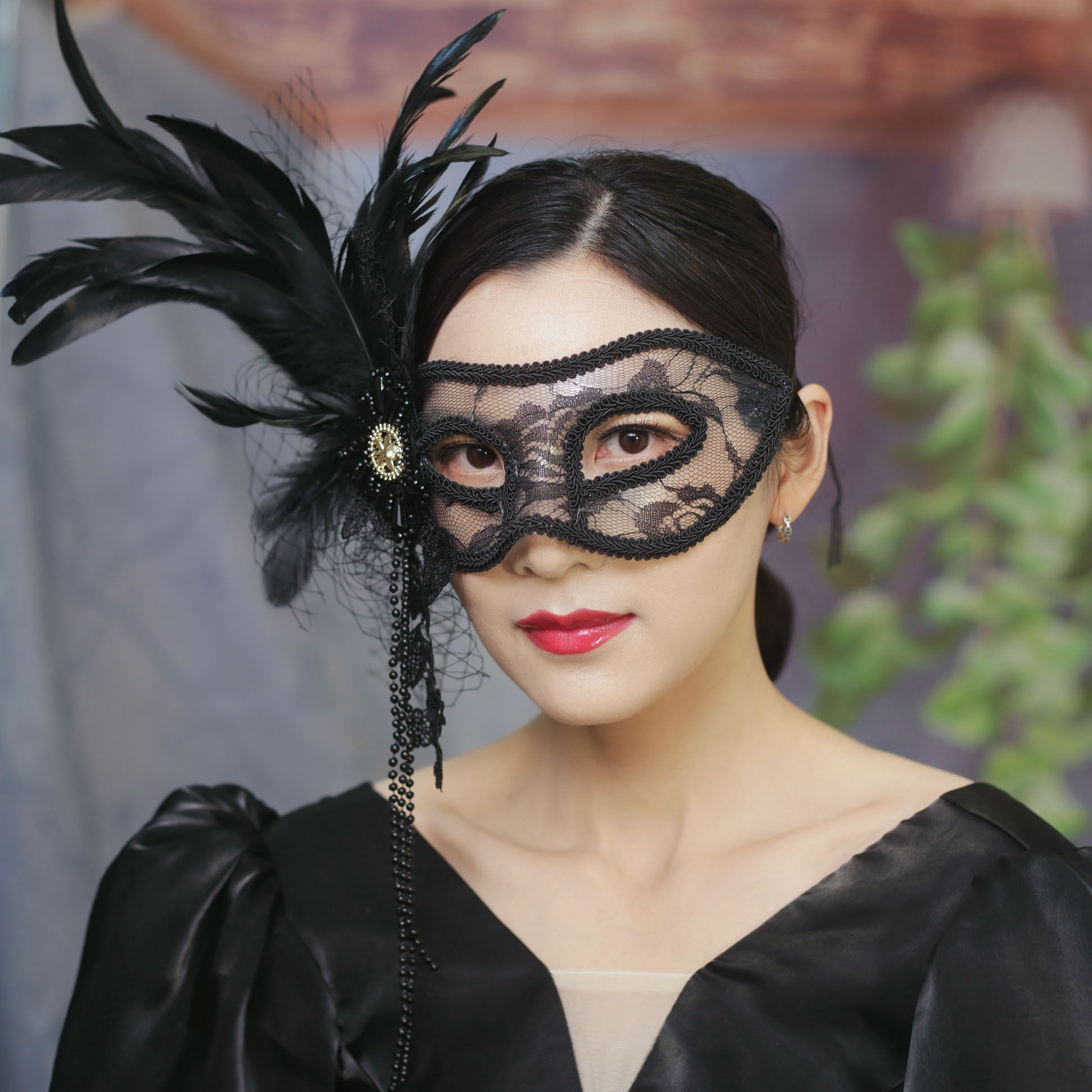 万圣节狂欢舞会性感半脸遮面具复古蕾丝面罩黑色羽毛私人派对