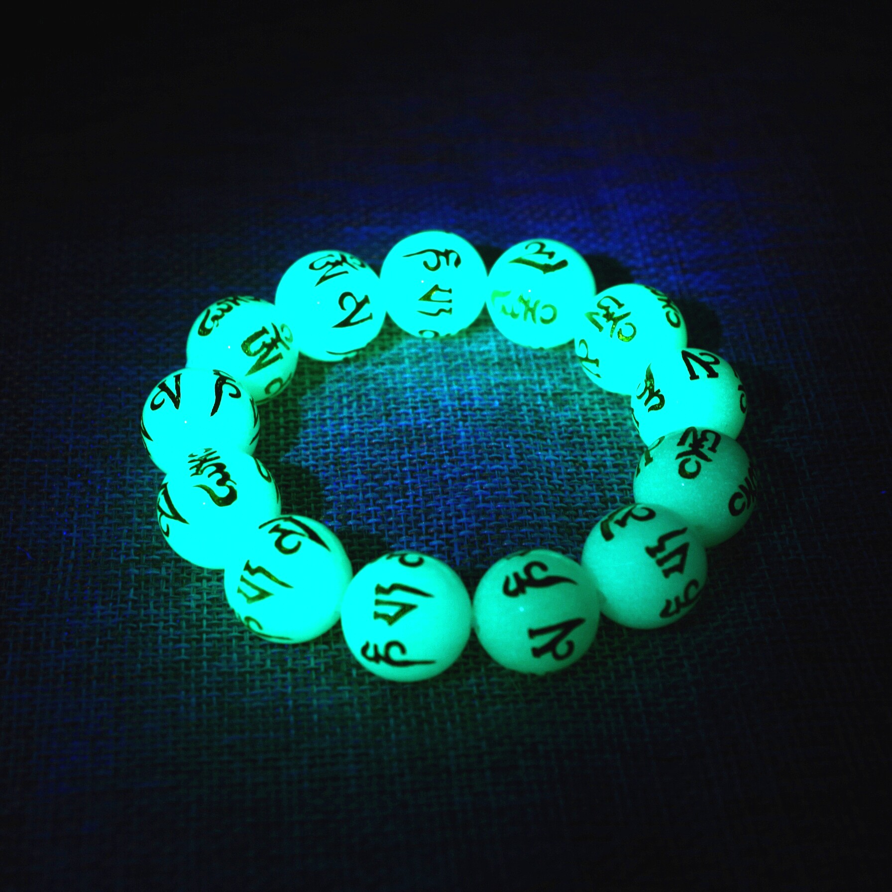 夜光石手串 六字真言手链发光夜明珠烫金电脑刻字圆珠子梵文萤石