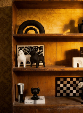 【可开发票】办公室博古架马摆件