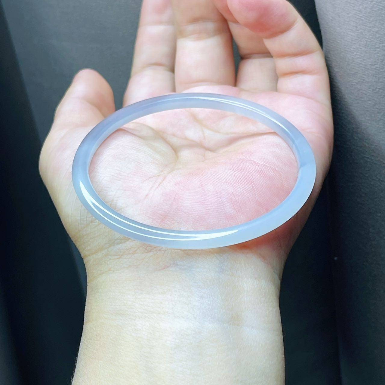 天然和田玉青海料烟紫薄叮当玉镯子细条58圈冰底细少女手镯秀气