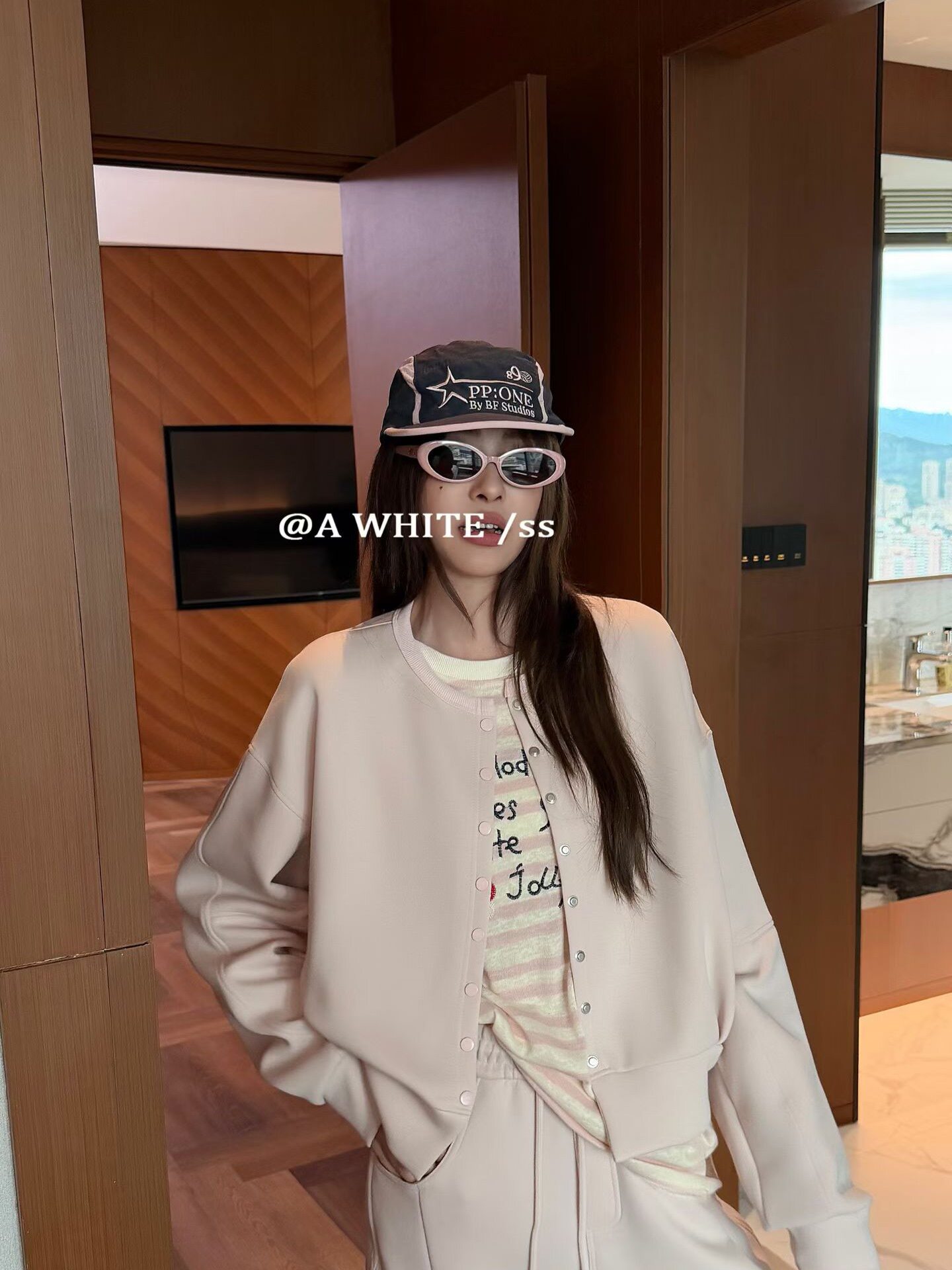 2026秋季新款韩版排扣蝙蝠气质休闲百搭女圆领长袖卫衣外套上衣潮