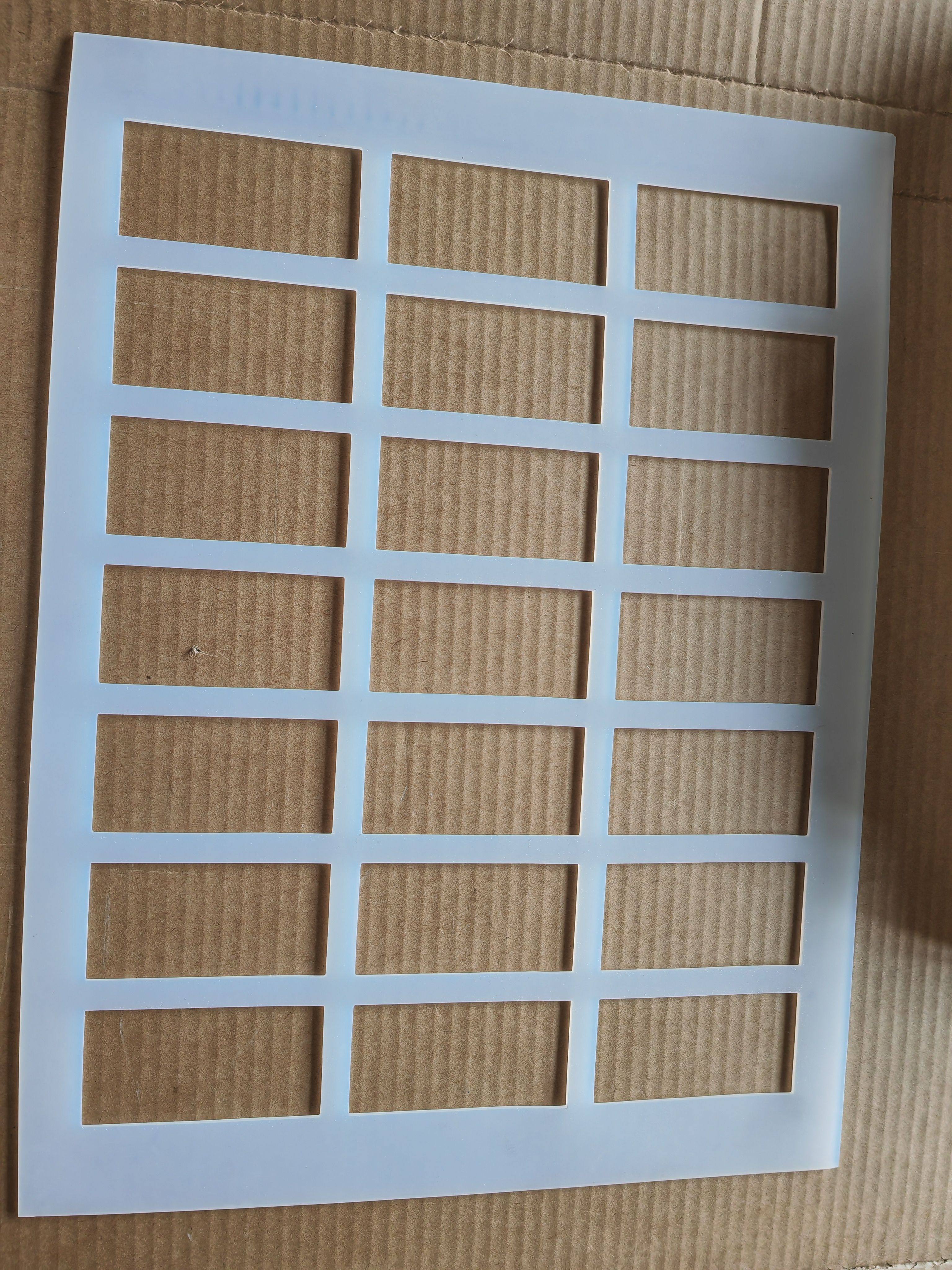 定制8@4cm 21孔2mm厚硅胶薄脆饼干模耐高温230度可定其他厚度