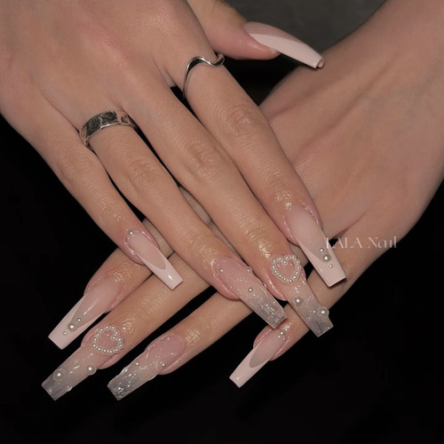 2025新款高级感手工穿戴甲长款粉法式美甲爱心珍珠显白纯欲风淑女