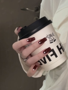 秋冬显白高级感复古红色珍珠纯手工穿戴甲短款 美甲显白简约新年款