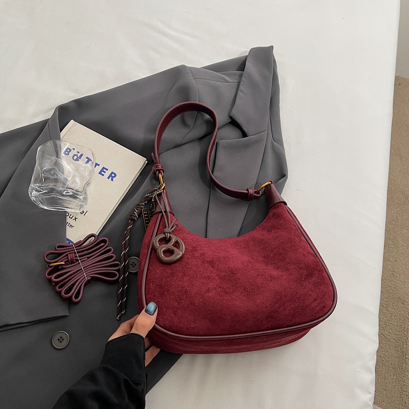 精致百搭高级感单肩斜挎包小众