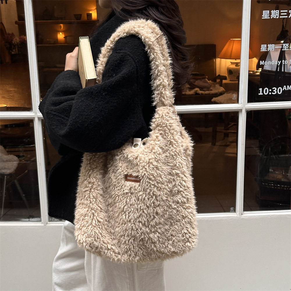 韩版新款秋冬季小清新毛绒大容量背心包包时髦单肩休闲帆布包女包