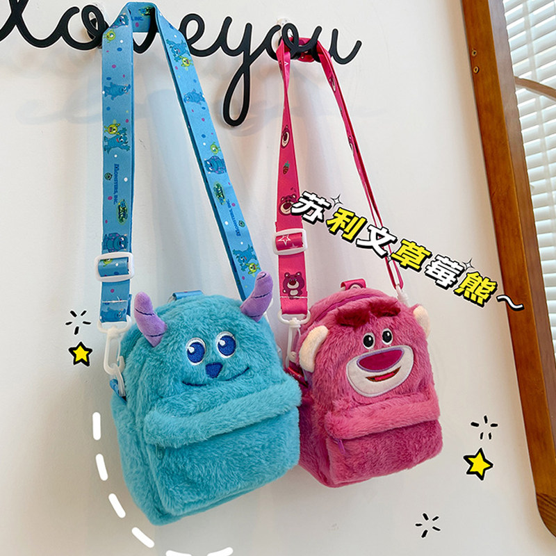 网红草莓熊毛绒可爱双肩包