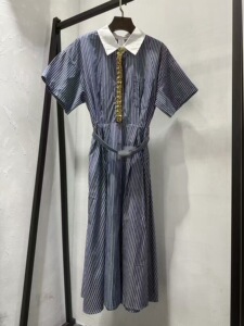夏季条纹金色串珠片条装饰衬衣领短袖收腰连衣裙