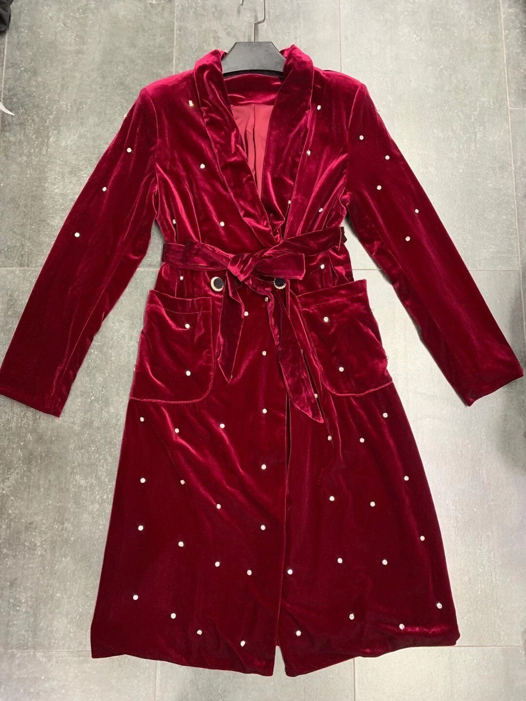 酒红丝绒订钻睡袍风外套裙