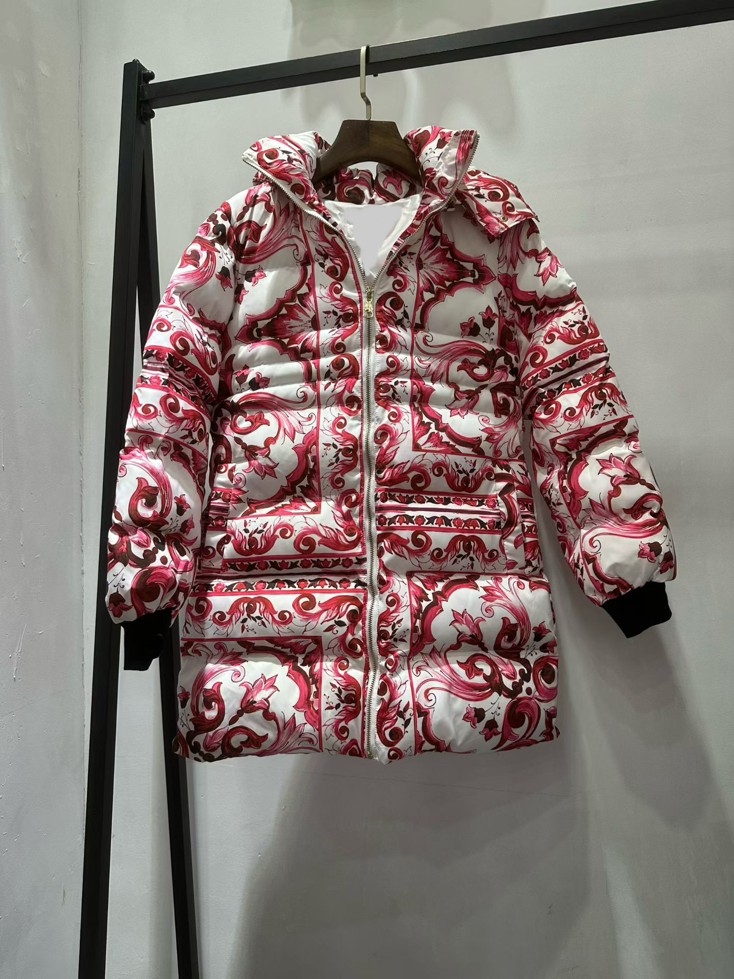 红色青花瓷印花连帽中长款棉衣外套