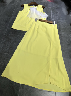 简约法式黄色无袖上衣十中长半身裙前侧开叉 套装