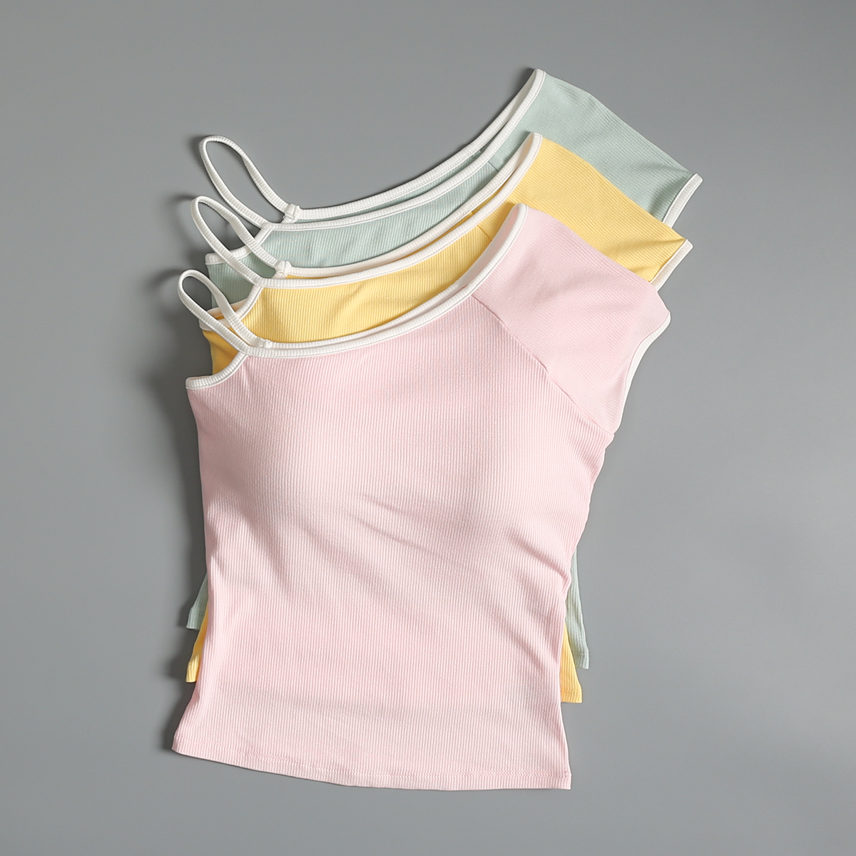 时尚斜肩运动背心女夏带胸垫跑步