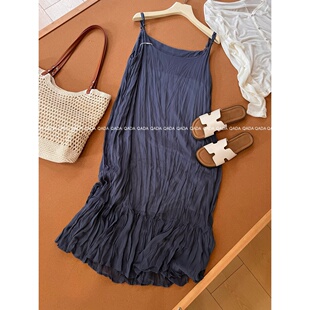 A57褶皱吊带连衣裙女夏季 长裙子遮肚显瘦海边沙滩裙 小众设计均码