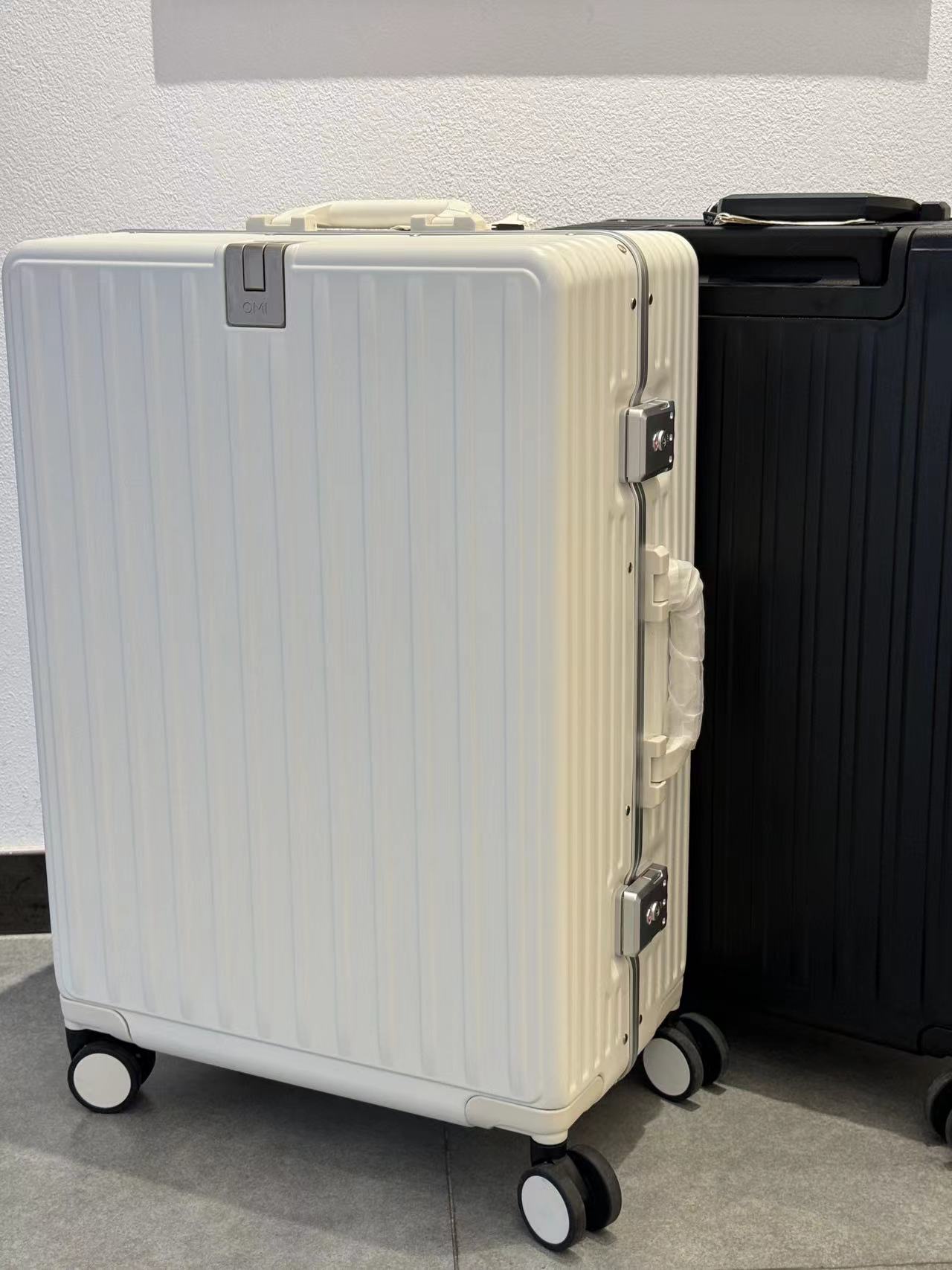 （门店款)欧米OMI时尚万向轮大容量商务旅行箱密码锁男女PC拉杆箱