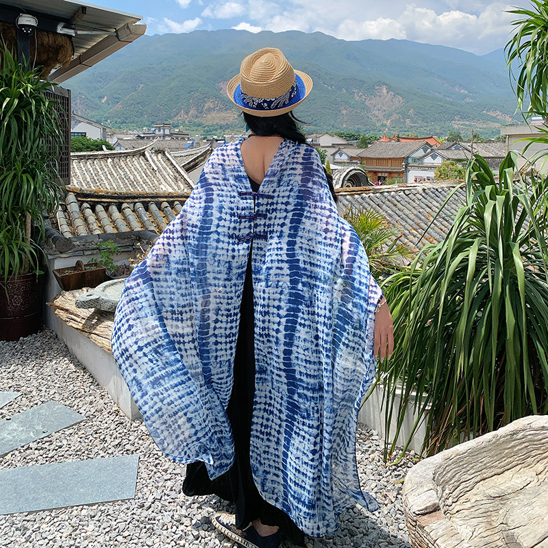 蓝色披肩云南扎染民族风围巾女旅游保暖防晒中式盘扣披风外搭薄款