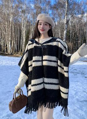 条纹拼色羊羔毛外套披风女冬季新款韩系宽松加厚皮领披肩外搭围巾
