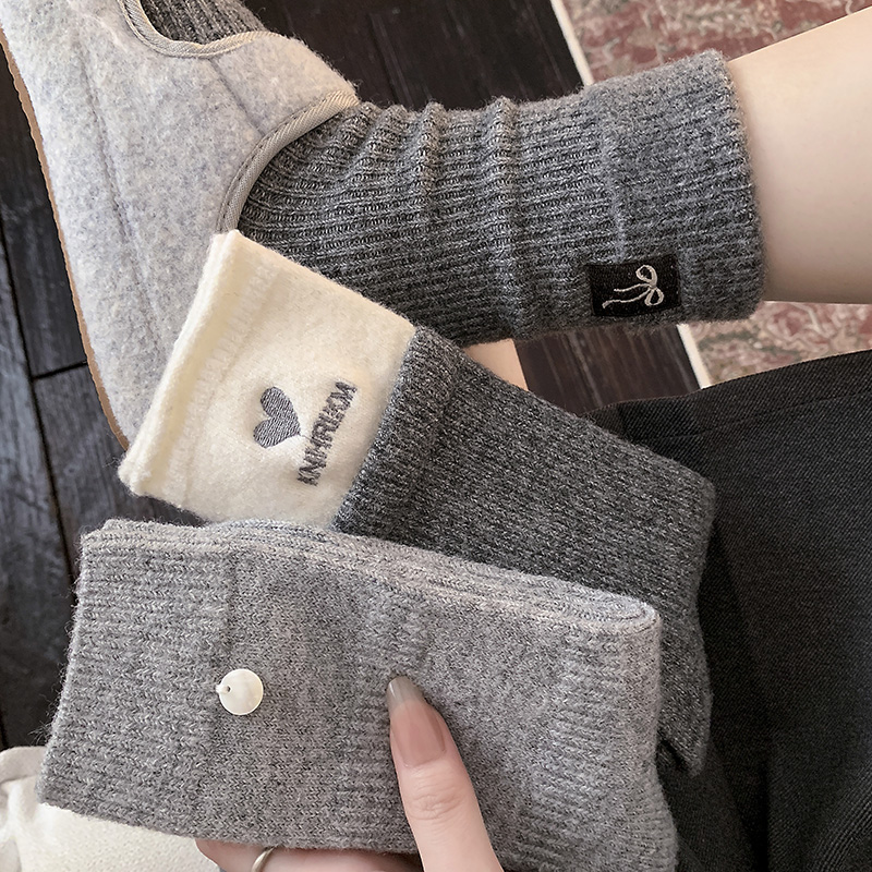 秋冬袜子女中筒加绒加厚保暖