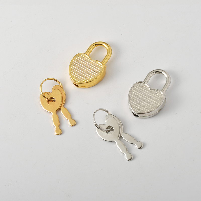 心形锌合金迷你小挂锁日记记事本文具盒木盒工艺品盒存钱罐小锁头