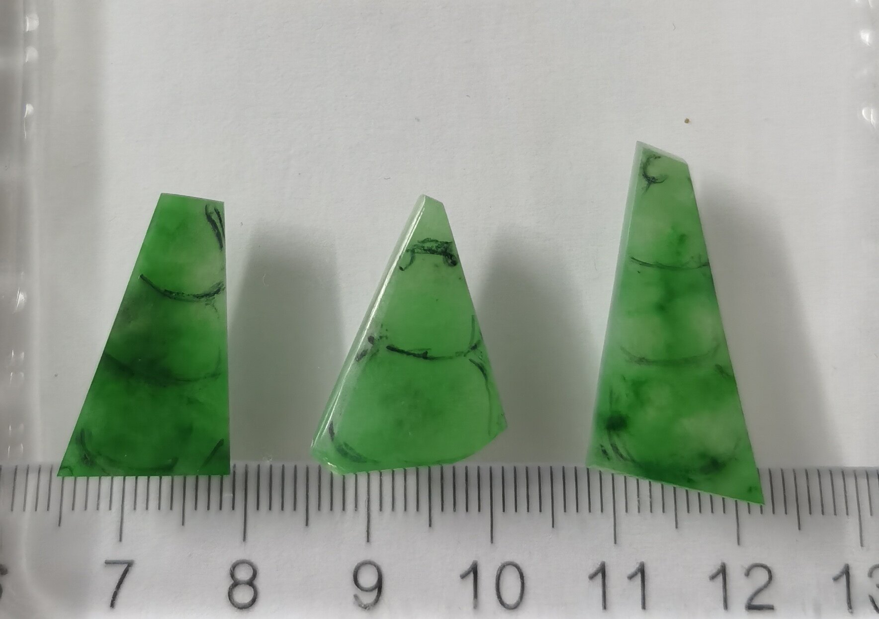 天然缅甸翡翠边角料，金丝绿阳绿四季豆，福豆，葫芦材料。67#