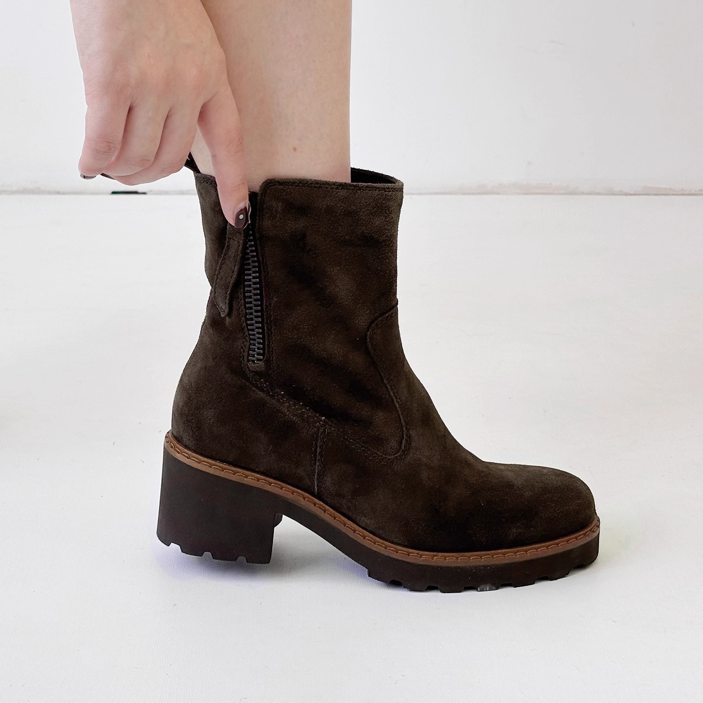 GABOR牛皮薄绒粗跟时装短靴