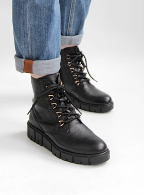 德国CAPRICE凯蝴蝶女鞋秋冬新品时尚牛皮厚底系带短靴马丁靴25207