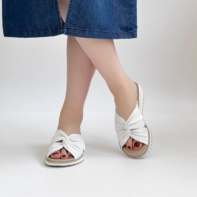 德国CAPRICE凯蝴蝶女鞋2025春夏新品牛皮扭结坡跟厚底拖鞋27202